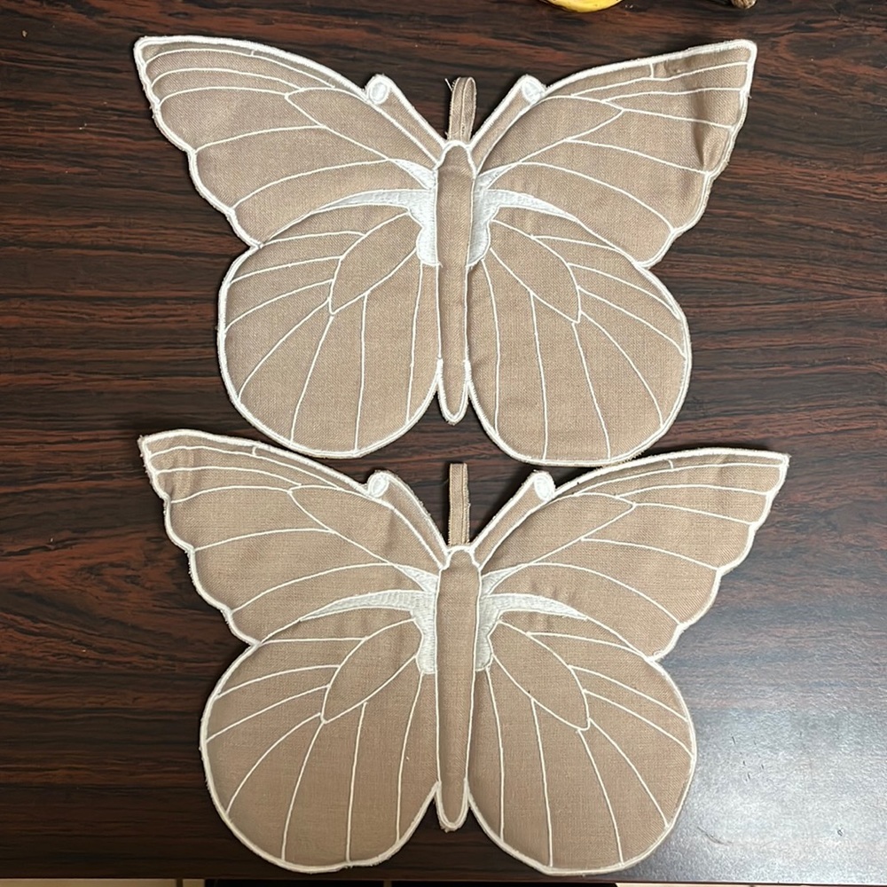 NWT! Neiman-Marcus plush trivets / potholders / oven “mitts” - Set of 2